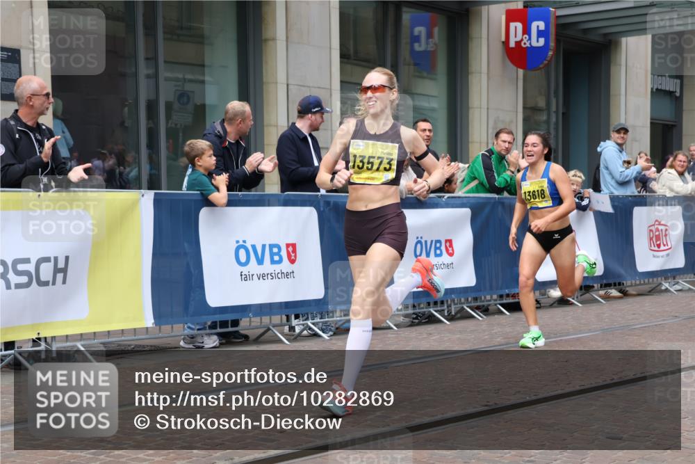 13.09.2026 - 21. swb-Marathon Bremen Strokosch-Dieckow http://msf.ph/oto/10282869 13.09.2026 10:31:56 Ziel 13543, 13564, 13582, 13632, 13638, 13639, 12457, 13533, 13536, 13573, 13618, 13643 meine-sportfotos.de