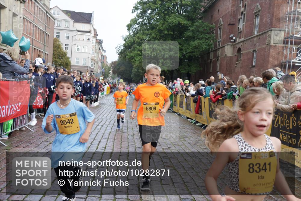 13.09.2026 - Kiel Lauf Yannick Fuchs http://msf.ph/oto/10282871 13.09.2026 08:56:52 Ziel 81, 139, 482, 653, 1222, 1544, 2478, 2479, 2543, 3034, 3161, 3303, 3305, 3740, 4136, 4558, 4680, 4901, 4925, 5180, 5223, 5333, 5597, 6361, 6807, 6903, 7559, 7927, 8094, 8270, 8424, 9156, 9292, 9307, 9562, 9564, 9826, 9940, 10042, 10213, 10603, 11423, 11627, 11978, 11986, 12062, 12154, 12220, 12333, 12350, 12522, 12700, 26, 139, 407, 470, 582, 758, 759, 899, 1009, 1137, 1285, 1340, 1544, 1950, 2173, 2497, 2640, 2719, 3078, 3520, 3750, 3930, 4023, 4127, 4128, 4165, 4188, 4228 meine-sportfotos.de