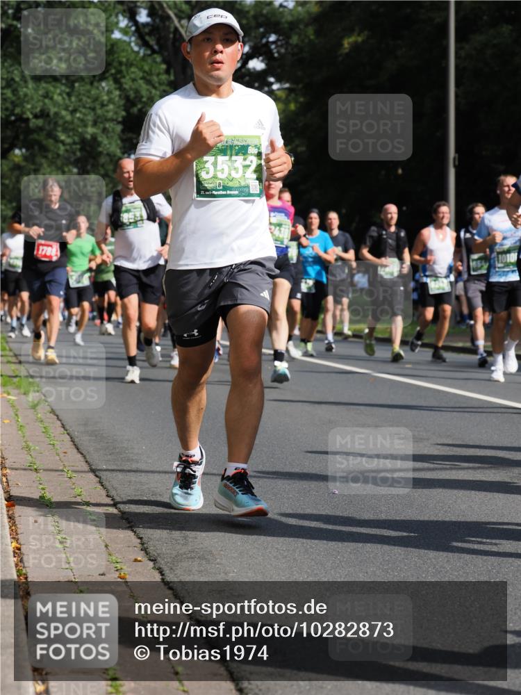 13.09.2026 - 21. swb-Marathon Bremen TobiasT http://msf.ph/oto/10282873 13.09.2026 12:03:10 Laufen 1788, 3532, 21, 20 meine-sportfotos.de