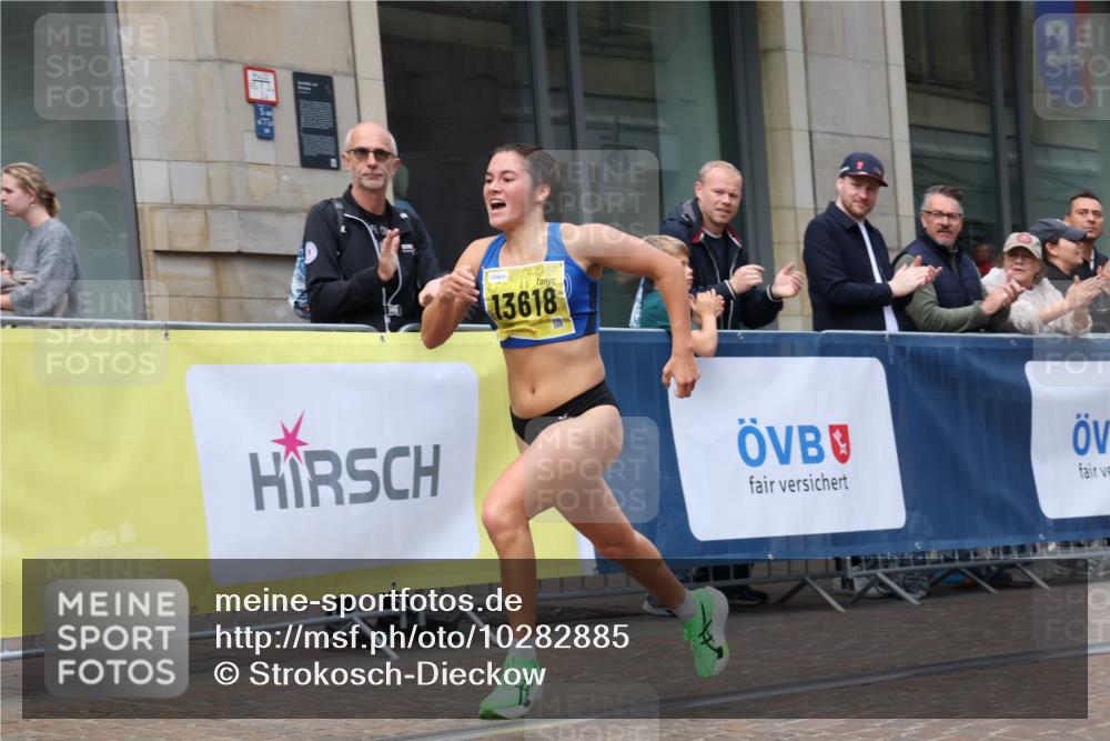 13.09.2026 - 21. swb-Marathon Bremen Strokosch-Dieckow http://msf.ph/oto/10282885 13.09.2026 10:31:56 Ziel 13543, 13564, 13582, 13632, 13638, 13639, 12457, 13533, 13536, 13573, 13618, 13643 meine-sportfotos.de
