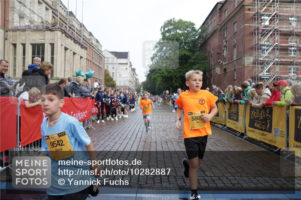 13.09.2026 - Kiel Lauf Yannick Fuchs http://msf.ph/oto/10282887 13.09.2026 08:56:53 Ziel 81, 482, 653, 1222, 2478, 2479, 2543, 3034, 3161, 3303, 3305, 3740, 4136, 4558, 4680, 4901, 4925, 5223, 5333, 5597, 6361, 6807, 6903, 7559, 7927, 8094, 8270, 8424, 9156, 9292, 9307, 9562, 9564, 9826, 9940, 10042, 10213, 10603, 11423, 11627, 11978, 11986, 12062, 12154, 12333, 12350, 12522, 12700, 26, 139, 407, 470, 582, 758, 759, 899, 1009, 1137, 1285, 1340, 1544, 1950, 2173, 2478, 2719, 3078, 3520, 3750, 3930, 4023, 4127, 4128, 4188, 4228, 5597, 9562 meine-sportfotos.de