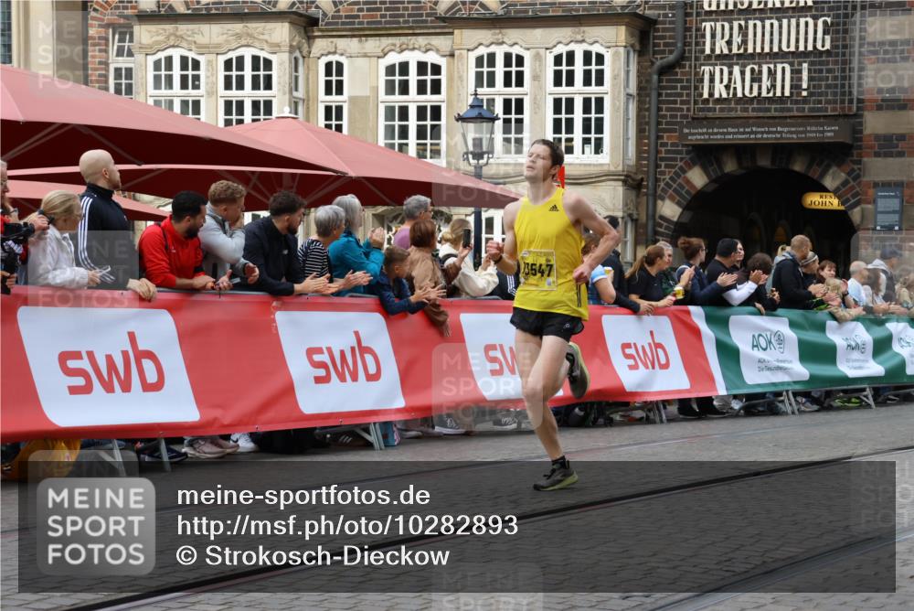 13.09.2026 - 21. swb-Marathon Bremen Strokosch-Dieckow http://msf.ph/oto/10282893 13.09.2026 10:28:43 Ziel 12272, 13501, 13547, 13635, 13624 meine-sportfotos.de