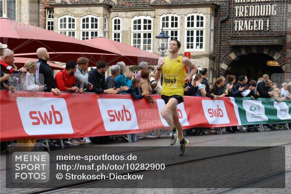 13.09.2026 - 21. swb-Marathon Bremen Strokosch-Dieckow http://msf.ph/oto/10282900 13.09.2026 10:28:43 Ziel 12272, 13501, 13547, 13635, 13624 meine-sportfotos.de