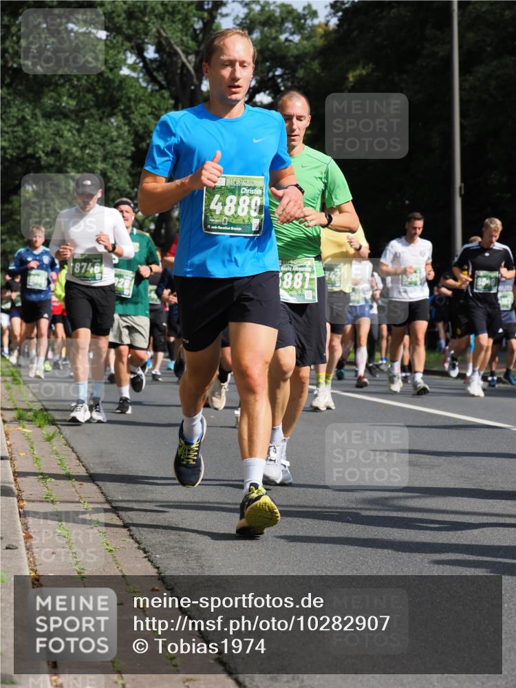 13.09.2026 - 21. swb-Marathon Bremen TobiasT http://msf.ph/oto/10282907 13.09.2026 12:03:16 Laufen 8746, 4889, 21, 25, 881 meine-sportfotos.de