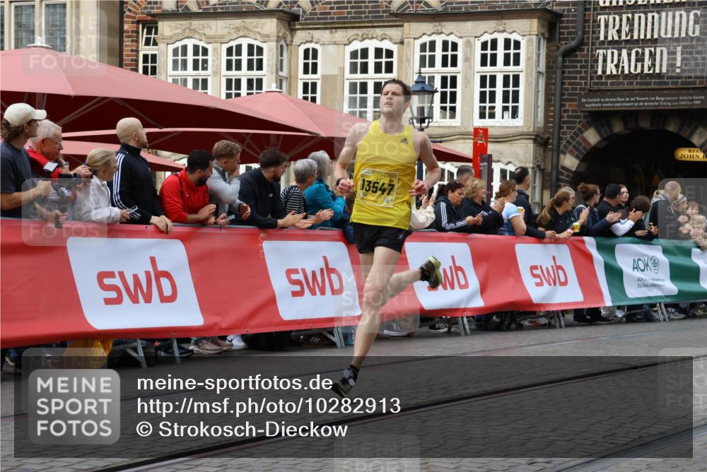 13.09.2026 - 21. swb-Marathon Bremen Strokosch-Dieckow http://msf.ph/oto/10282913 13.09.2026 10:28:43 Ziel 12272, 13501, 13547, 13635, 13624 meine-sportfotos.de