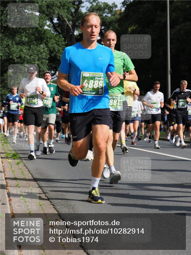 13.09.2026 - 21. swb-Marathon Bremen TobiasT http://msf.ph/oto/10282914 13.09.2026 12:03:16 Laufen 8746, 7928, 4889, 2, 881 meine-sportfotos.de