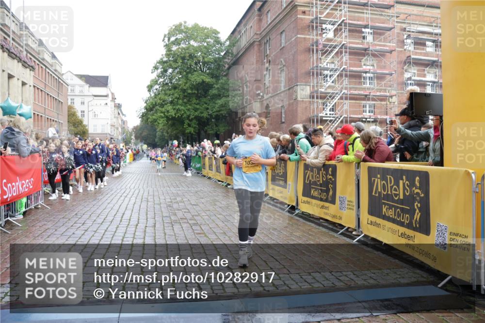 13.09.2026 - Kiel Lauf Yannick Fuchs http://msf.ph/oto/10282917 13.09.2026 08:56:55 Ziel 81, 482, 653, 1222, 2479, 2543, 3034, 3161, 3305, 4558, 4680, 4901, 4908, 4925, 5223, 5333, 6361, 6807, 6903, 7559, 7927, 8094, 8424, 9156, 9292, 9307, 9564, 9826, 9940, 10042, 10603, 11423, 11495, 11986, 12062, 12154, 12333, 12350, 12522, 26, 139, 407, 470, 582, 758, 759, 899, 1009, 1137, 1285, 1340, 1544, 1950, 2173, 2478, 2719, 3078, 3303, 3520, 3740, 3750, 3930, 4023, 4127, 4128, 4136, 4188, 4228, 5597, 8270, 9562, 10213, 11627, 470 meine-sportfotos.de