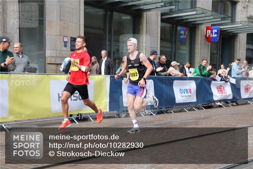 13.09.2026 - 21. swb-Marathon Bremen Strokosch-Dieckow http://msf.ph/oto/10282930 13.09.2026 10:32:08 Ziel 13524, 13564, 13638, 13639, 12457, 13533, 13536, 13543, 13573, 13582, 13618, 13632 meine-sportfotos.de