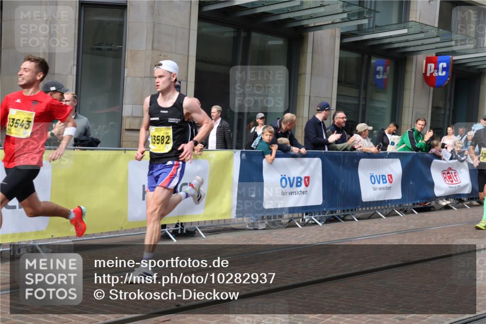 13.09.2026 - 21. swb-Marathon Bremen Strokosch-Dieckow http://msf.ph/oto/10282937 13.09.2026 10:32:09 Ziel 13524, 13564, 13638, 13639, 12457, 13533, 13536, 13543, 13573, 13582, 13618, 13632 meine-sportfotos.de