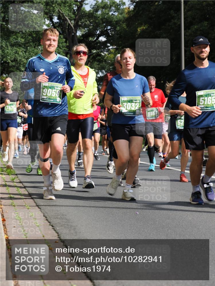 13.09.2026 - 21. swb-Marathon Bremen TobiasT http://msf.ph/oto/10282941 13.09.2026 12:03:21 Laufen 7475, 9058, 3032, 8957, 31, 5165, 7011 meine-sportfotos.de