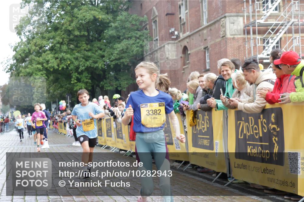 13.09.2026 - Kiel Lauf Yannick Fuchs http://msf.ph/oto/10282943 13.09.2026 08:57:02 Ziel 81, 482, 2384, 2479, 2543, 3034, 3161, 3305, 3665, 4558, 4901, 4908, 5003, 5223, 5340, 5719, 6361, 6807, 7559, 7752, 7927, 9307, 9564, 9940, 10603, 11423, 11495, 11558, 11986, 12062, 12154, 12215, 12350, 12455, 12522, 26, 139, 482, 582, 653, 758, 899, 1137, 1222, 1285, 1340, 1544, 1950, 2478, 2479, 2543, 3078, 3303, 3520, 3740, 3930, 4127, 4128, 4136, 4188, 4228, 4680, 4901, 4925, 5333, 5597, 6903, 8094, 8270, 8424, 9156, 9292, 9562, 9826, 10042, 10213, 11627, 11986, 470 meine-sportfotos.de