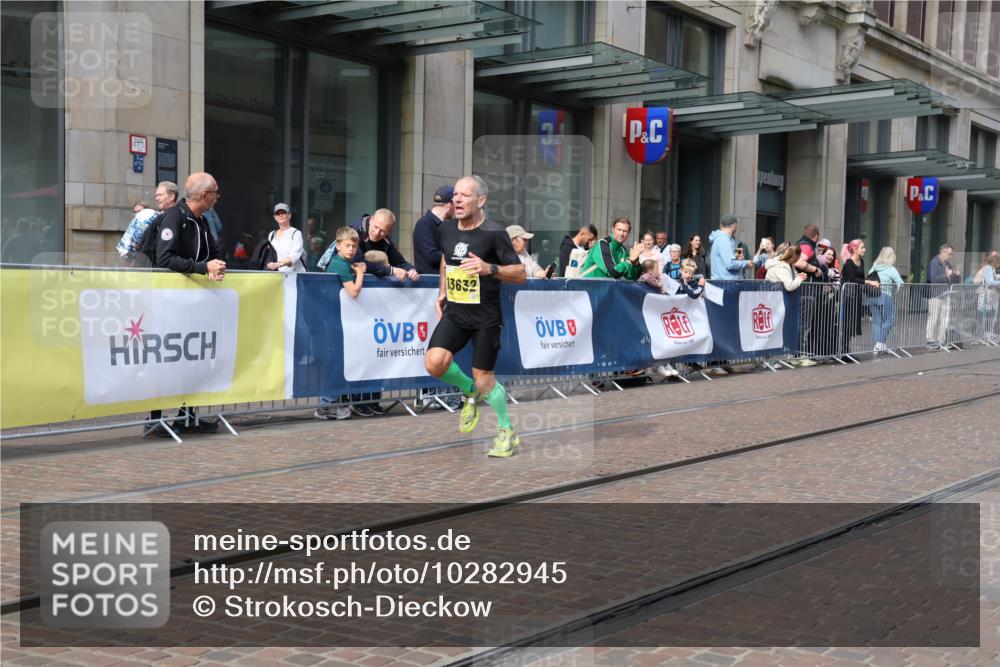 13.09.2026 - 21. swb-Marathon Bremen Strokosch-Dieckow http://msf.ph/oto/10282945 13.09.2026 10:32:09 Ziel 13524, 13564, 13638, 13639, 12457, 13533, 13536, 13543, 13573, 13582, 13618, 13632 meine-sportfotos.de