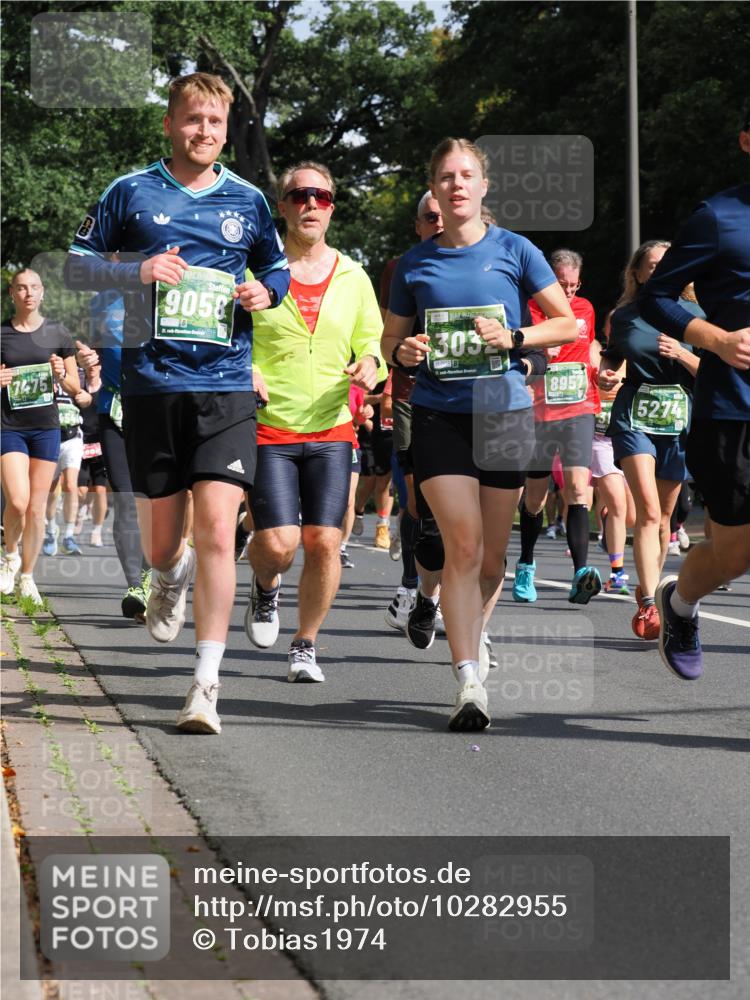 13.09.2026 - 21. swb-Marathon Bremen TobiasT http://msf.ph/oto/10282955 13.09.2026 12:03:21 Laufen 7475, 9058, 303, 11, 8957, 5274 meine-sportfotos.de