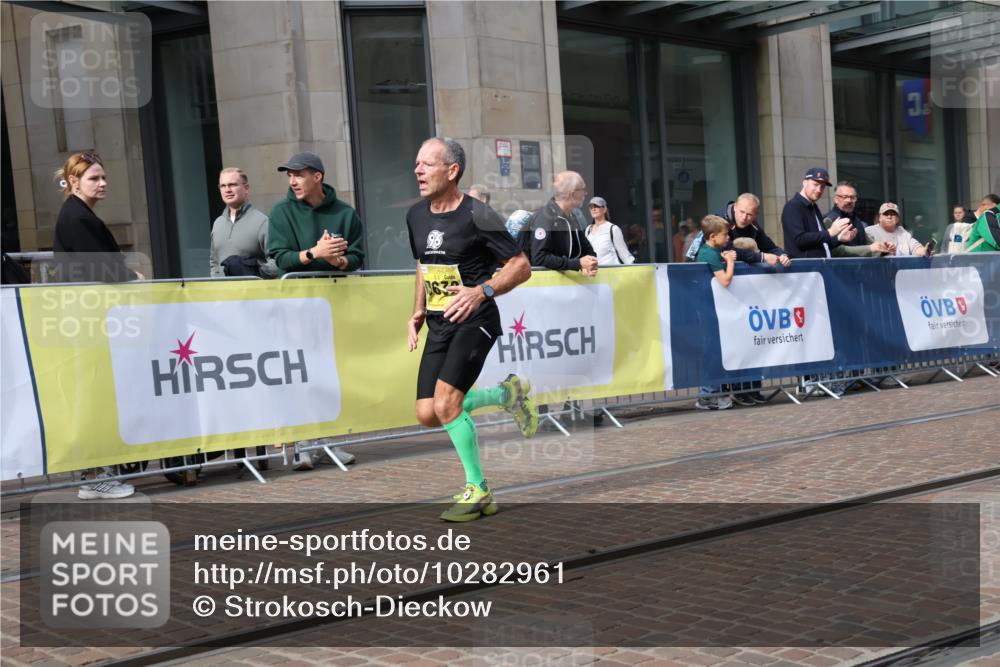 13.09.2026 - 21. swb-Marathon Bremen Strokosch-Dieckow http://msf.ph/oto/10282961 13.09.2026 10:32:10 Ziel 13524, 13564, 13638, 13639, 12457, 13533, 13536, 13543, 13573, 13582, 13618, 13632 meine-sportfotos.de