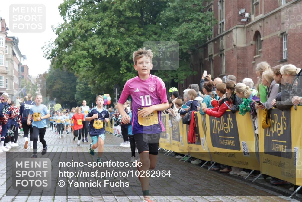 13.09.2026 - Kiel Lauf Yannick Fuchs http://msf.ph/oto/10282964 13.09.2026 08:57:06 Ziel 2384, 3034, 3305, 3665, 4908, 5003, 5340, 5719, 5809, 6361, 7752, 8341, 9542, 9564, 9940, 11423, 11495, 11558, 12215, 12350, 12455, 12512, 12522, 26, 81, 139, 482, 653, 899, 1137, 1222, 1285, 1340, 1544, 2478, 2479, 2543, 3161, 3303, 3520, 3740, 3930, 4127, 4128, 4136, 4188, 4228, 4558, 4680, 4901, 4925, 5223, 5333, 5597, 6807, 6903, 7559, 7927, 8094, 8270, 8424, 9156, 9292, 9307, 9562, 9826, 9940, 10042, 10213, 10603, 11627, 11986, 12062 meine-sportfotos.de