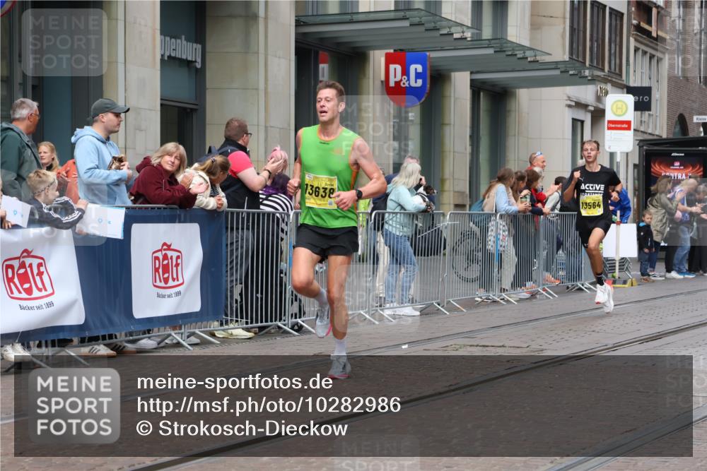 13.09.2026 - 21. swb-Marathon Bremen Strokosch-Dieckow http://msf.ph/oto/10282986 13.09.2026 10:32:22 Ziel 13524, 13550, 13581, 13599, 13622, 13543, 13564, 13582, 13632, 13638, 13639 meine-sportfotos.de
