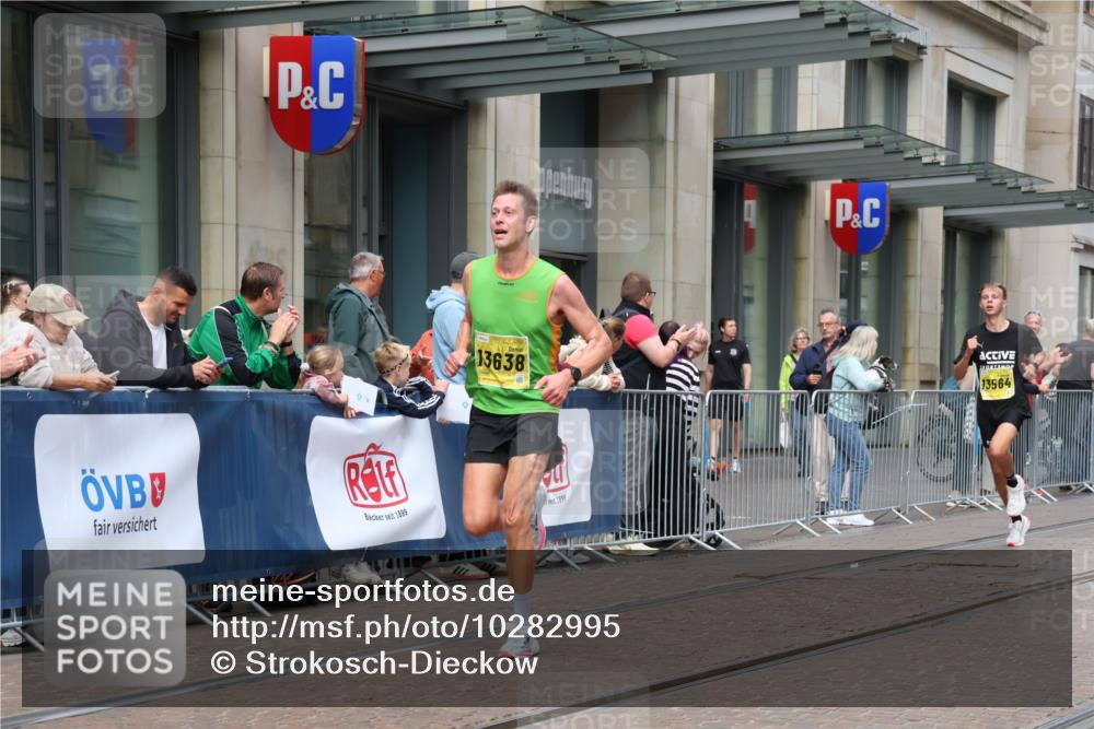 13.09.2026 - 21. swb-Marathon Bremen Strokosch-Dieckow http://msf.ph/oto/10282995 13.09.2026 10:32:23 Ziel 13524, 13550, 13581, 13599, 13622, 13543, 13564, 13582, 13632, 13638, 13639 meine-sportfotos.de