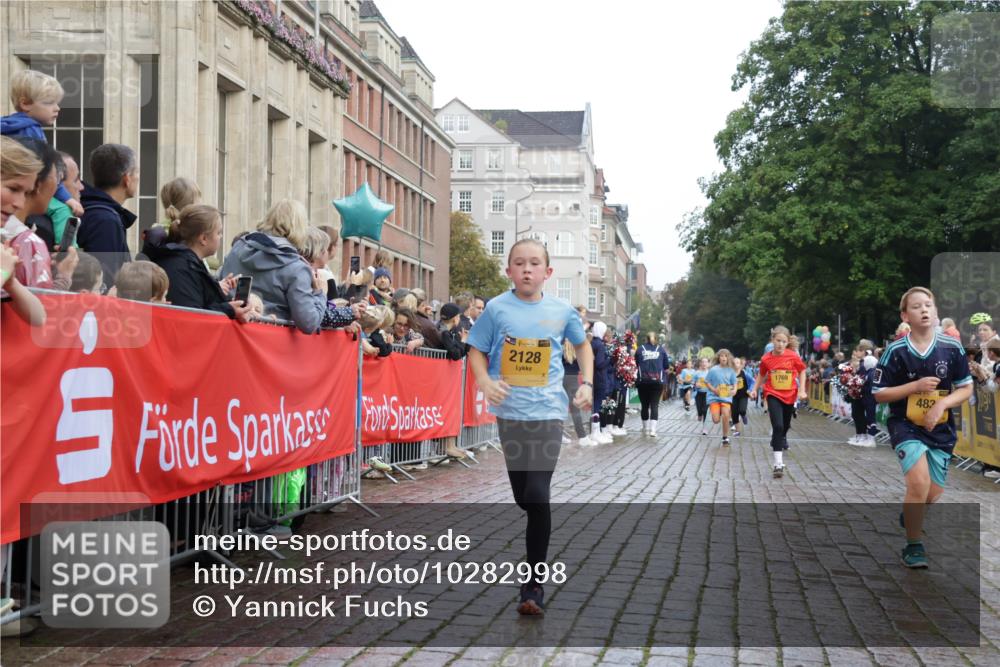 13.09.2026 - Kiel Lauf Yannick Fuchs http://msf.ph/oto/10282998 13.09.2026 08:57:08 Ziel 2384, 3665, 4908, 5003, 5340, 5719, 5809, 7752, 8341, 9542, 10321, 11495, 11558, 12215, 12455, 12512, 26, 81, 139, 482, 653, 899, 1222, 1285, 1340, 1544, 2478, 2479, 2543, 3034, 3161, 3303, 3305, 3520, 3740, 3930, 4128, 4136, 4188, 4228, 4558, 4680, 4901, 4925, 5223, 5333, 5597, 6361, 6807, 6903, 7559, 7927, 8094, 8270, 8424, 9156, 9292, 9307, 9562, 9564, 9826, 9940, 10042, 10213, 10603, 11423, 11627, 11986, 12062, 1769 meine-sportfotos.de