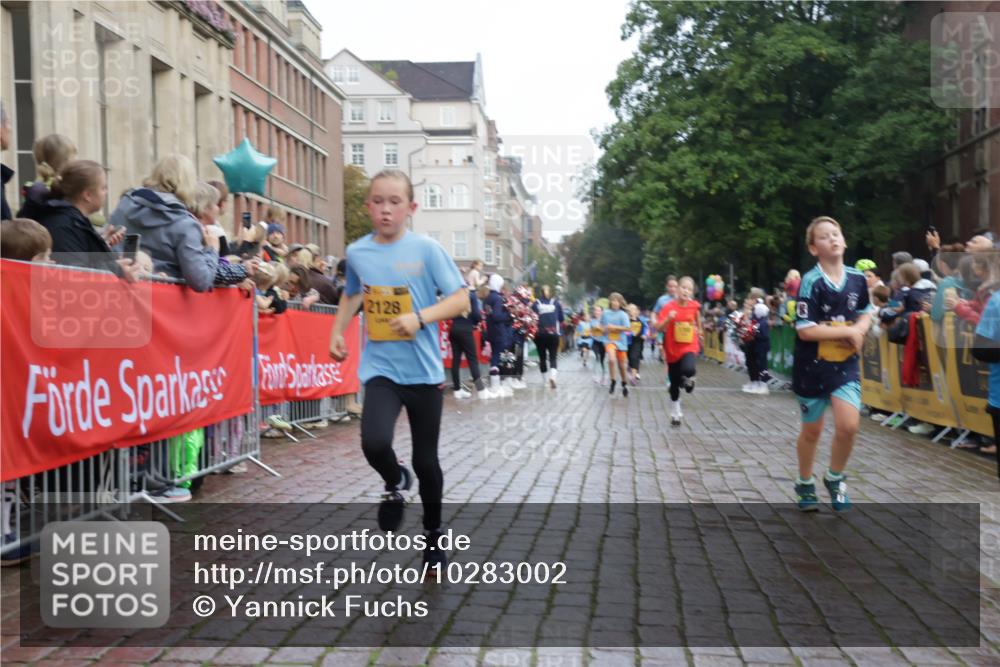 13.09.2026 - Kiel Lauf Yannick Fuchs http://msf.ph/oto/10283002 13.09.2026 08:57:09 Ziel 2384, 3665, 4908, 5003, 5340, 5719, 5809, 7752, 8341, 9542, 10321, 11495, 11558, 12215, 12455, 12512, 26, 81, 139, 482, 653, 899, 1222, 1285, 1340, 1544, 2478, 2479, 2543, 3034, 3161, 3303, 3305, 3520, 3740, 3930, 4136, 4188, 4228, 4558, 4680, 4901, 4925, 5223, 5333, 5597, 6361, 6807, 6903, 7559, 7927, 8094, 8270, 8424, 9156, 9292, 9307, 9562, 9564, 9826, 9940, 10042, 10213, 10603, 11423, 11627, 11986, 12062, 1769 meine-sportfotos.de