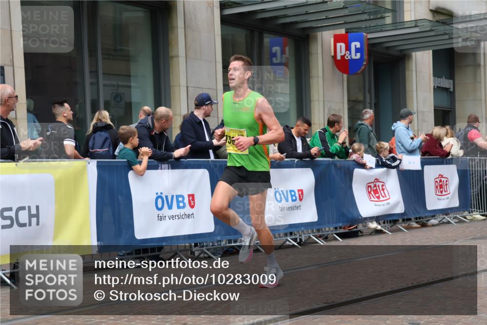 13.09.2026 - 21. swb-Marathon Bremen Strokosch-Dieckow http://msf.ph/oto/10283009 13.09.2026 10:32:24 Ziel 13524, 13550, 13581, 13599, 13622, 13543, 13564, 13582, 13632, 13638, 13639 meine-sportfotos.de