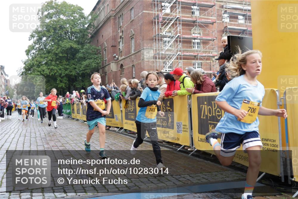 13.09.2026 - Kiel Lauf Yannick Fuchs http://msf.ph/oto/10283014 13.09.2026 08:57:09 Ziel 2384, 3665, 4908, 5003, 5340, 5719, 5809, 7752, 8341, 9542, 10321, 11495, 11558, 12215, 12455, 12512, 26, 81, 139, 482, 653, 899, 1222, 1285, 1340, 1544, 2478, 2479, 2543, 3034, 3161, 3303, 3305, 3520, 3740, 3930, 4136, 4188, 4228, 4558, 4680, 4901, 4925, 5223, 5333, 5597, 6361, 6807, 6903, 7559, 7927, 8094, 8270, 8424, 9156, 9292, 9307, 9562, 9564, 9826, 9940, 10042, 10213, 10603, 11423, 11627, 11986, 12062, 1769 meine-sportfotos.de