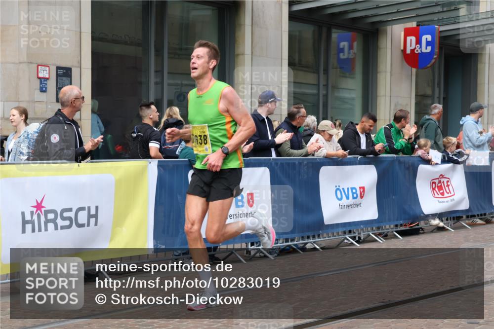 13.09.2026 - 21. swb-Marathon Bremen Strokosch-Dieckow http://msf.ph/oto/10283019 13.09.2026 10:32:24 Ziel 13524, 13550, 13581, 13599, 13622, 13543, 13564, 13582, 13632, 13638, 13639 meine-sportfotos.de