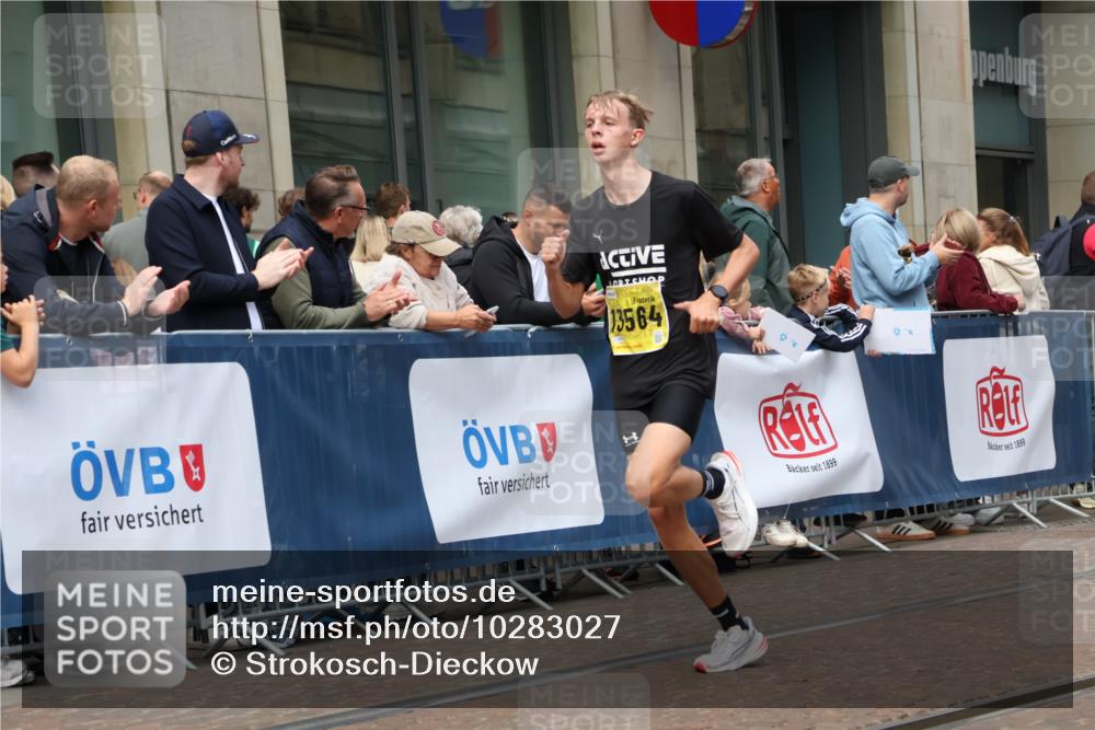 13.09.2026 - 21. swb-Marathon Bremen Strokosch-Dieckow http://msf.ph/oto/10283027 13.09.2026 10:32:25 Ziel 13524, 13550, 13581, 13599, 13622, 13524, 13543, 13564, 13582, 13632, 13638, 13639 meine-sportfotos.de