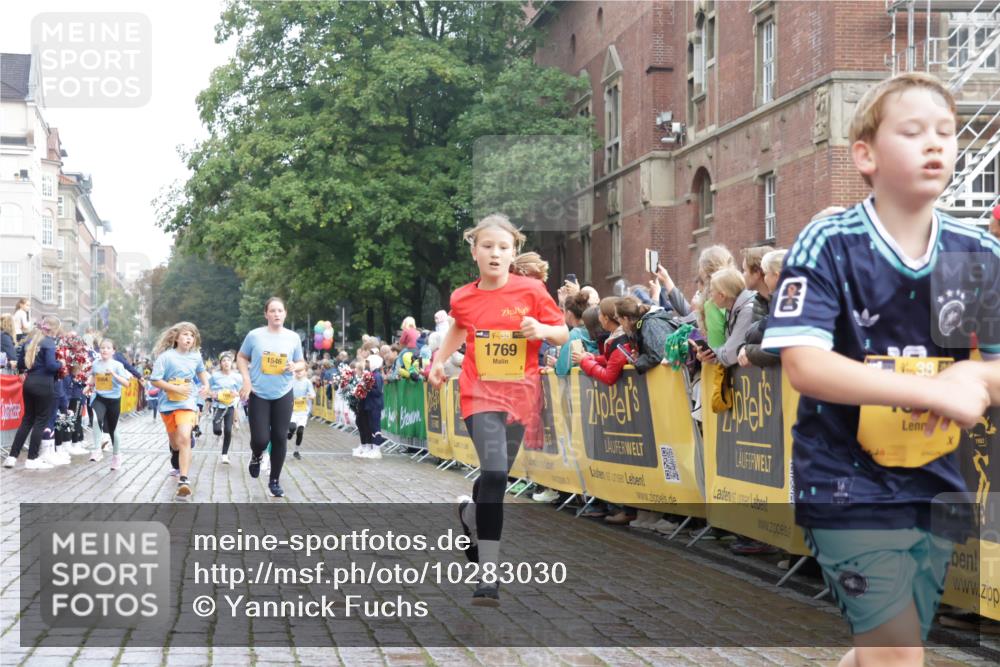 13.09.2026 - Kiel Lauf Yannick Fuchs http://msf.ph/oto/10283030 13.09.2026 08:57:10 Ziel 2384, 3665, 4908, 5003, 5340, 5719, 5809, 7752, 8341, 9542, 10321, 11495, 11558, 12215, 12455, 12512, 81, 139, 482, 653, 899, 1222, 1285, 1340, 1544, 2478, 2479, 2543, 3034, 3161, 3303, 3305, 3520, 3740, 4136, 4188, 4228, 4558, 4680, 4901, 4908, 4925, 5223, 5333, 5597, 6361, 6807, 6903, 7559, 7927, 8094, 8270, 8424, 9156, 9292, 9307, 9562, 9564, 9826, 9940, 10042, 10213, 10603, 11423, 11495, 11627, 11986, 12062, 1546, 1769, 5984, 7715, 3520, 4188 meine-sportfotos.de