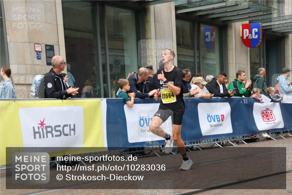 13.09.2026 - 21. swb-Marathon Bremen Strokosch-Dieckow http://msf.ph/oto/10283036 13.09.2026 10:32:25 Ziel 13524, 13550, 13581, 13599, 13622, 13524, 13543, 13564, 13582, 13632, 13638, 13639 meine-sportfotos.de