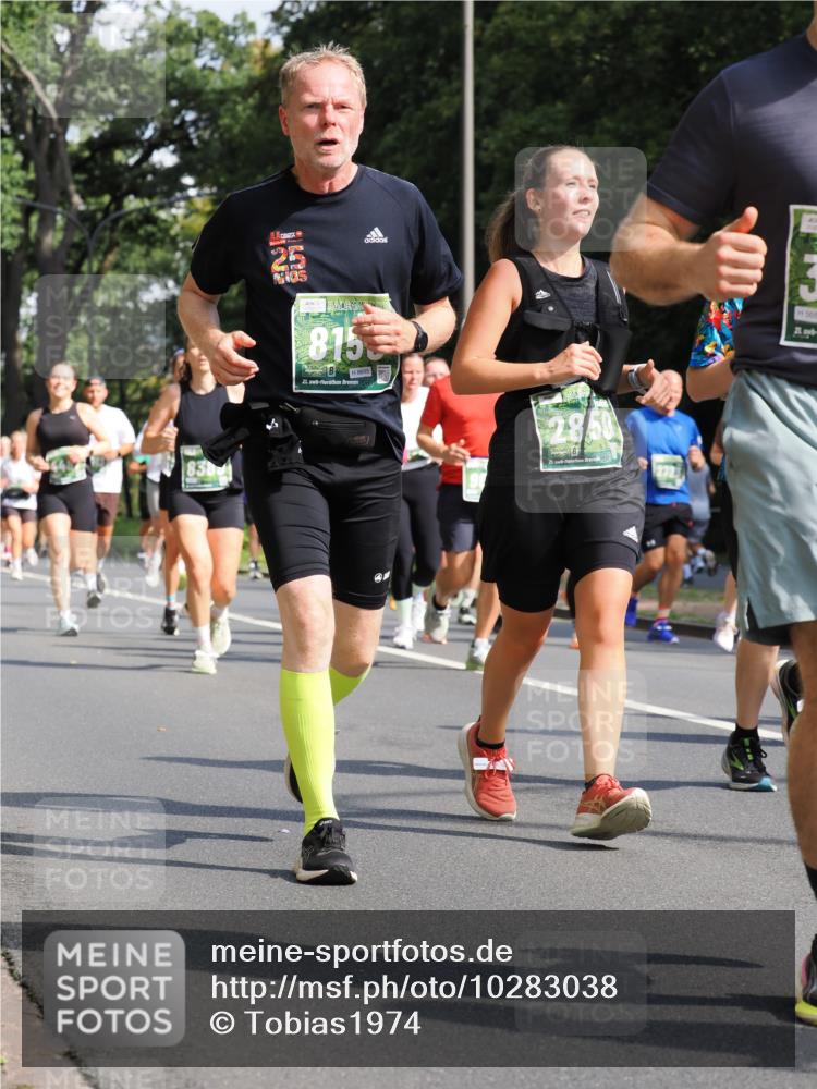13.09.2026 - 21. swb-Marathon Bremen TobiasT http://msf.ph/oto/10283038 13.09.2026 12:03:36 Laufen 25, 815, 8695, 21, 568 meine-sportfotos.de