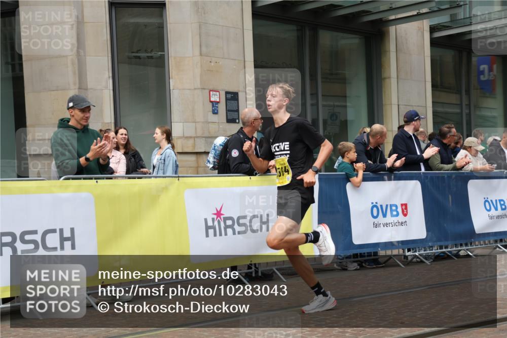 13.09.2026 - 21. swb-Marathon Bremen Strokosch-Dieckow http://msf.ph/oto/10283043 13.09.2026 10:32:25 Ziel 13524, 13550, 13581, 13599, 13622, 13524, 13543, 13564, 13582, 13632, 13638, 13639 meine-sportfotos.de