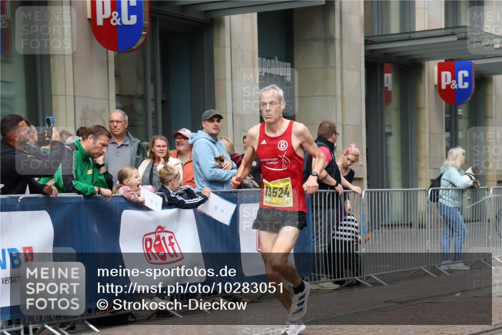13.09.2026 - 21. swb-Marathon Bremen Strokosch-Dieckow http://msf.ph/oto/10283051 13.09.2026 10:32:28 Ziel 13550, 13581, 13599, 13622, 13524, 13564, 13632, 13638, 13639 meine-sportfotos.de