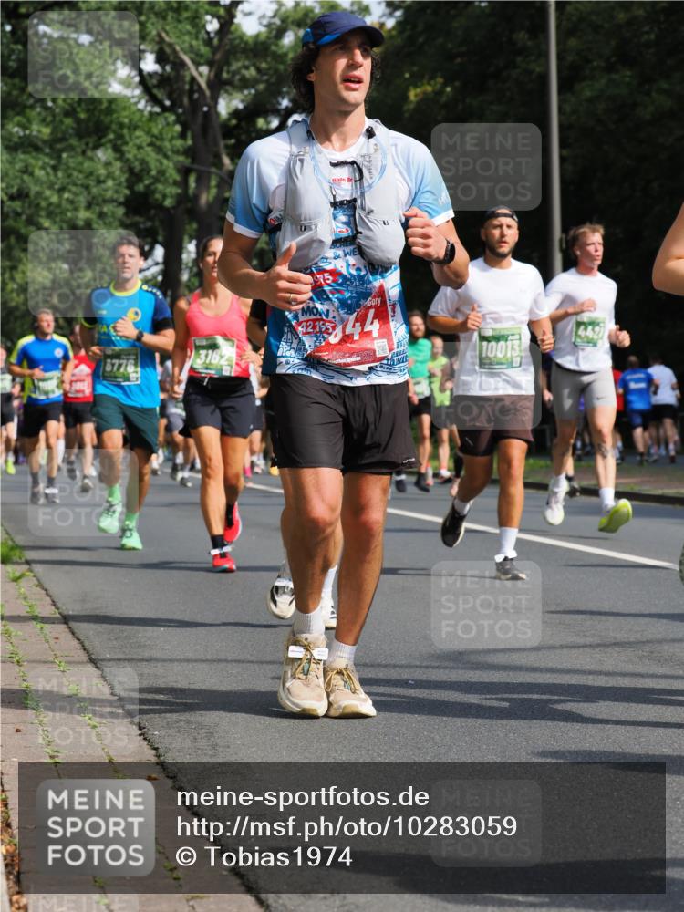13.09.2026 - 21. swb-Marathon Bremen TobiasT http://msf.ph/oto/10283059 13.09.2026 12:03:40 Laufen 3162, 6776, 42, 195, 44, 10013 meine-sportfotos.de
