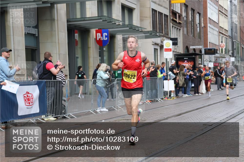 13.09.2026 - 21. swb-Marathon Bremen Strokosch-Dieckow http://msf.ph/oto/10283109 13.09.2026 10:32:45 Ziel 13581, 13524, 13550, 13599, 13622 meine-sportfotos.de