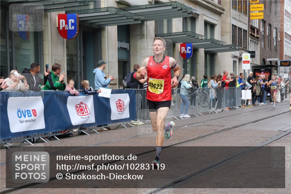 13.09.2026 - 21. swb-Marathon Bremen Strokosch-Dieckow http://msf.ph/oto/10283119 13.09.2026 10:32:46 Ziel 13581, 13524, 13550, 13599, 13622 meine-sportfotos.de