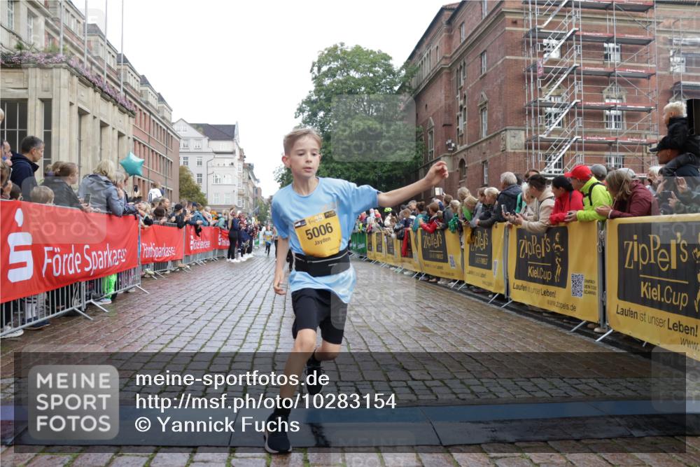 13.09.2026 - Kiel Lauf Yannick Fuchs http://msf.ph/oto/10283154 13.09.2026 08:57:17 Ziel 3382, 5003, 5809, 8341, 9542, 10321, 10892, 12512, 81, 139, 482, 653, 1222, 1544, 2384, 2478, 2479, 2543, 3034, 3161, 3303, 3305, 3665, 3740, 4136, 4558, 4680, 4901, 4908, 4925, 5003, 5223, 5333, 5340, 5597, 5719, 6361, 6807, 6903, 7559, 7752, 7927, 8094, 8270, 8424, 9156, 9292, 9307, 9562, 9564, 9826, 9940, 10042, 10213, 10603, 11423, 11495, 11558, 11627, 11986, 12062, 12215, 12455, 160, 406, 1051, 1546, 1769, 5006, 5984, 6459, 7715, 9062, 1285, 3520, 4188 meine-sportfotos.de