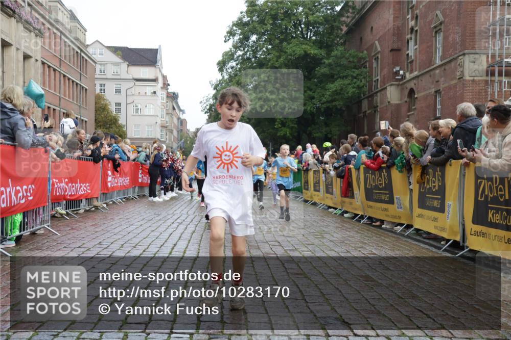 13.09.2026 - Kiel Lauf Yannick Fuchs http://msf.ph/oto/10283170 13.09.2026 08:57:18 Ziel 3382, 5809, 8341, 9542, 10321, 10892, 12512, 81, 482, 653, 1222, 2384, 2478, 2479, 2543, 3034, 3161, 3303, 3305, 3665, 3740, 4136, 4558, 4680, 4901, 4908, 4925, 5003, 5223, 5333, 5340, 5597, 5719, 6361, 6807, 6903, 7559, 7752, 7927, 8094, 8270, 8341, 8424, 9156, 9292, 9307, 9562, 9564, 9826, 9940, 10042, 10213, 10603, 11423, 11495, 11558, 11627, 11986, 12062, 12215, 12455, 160, 406, 1051, 1546, 1769, 5006, 5984, 6459, 7715, 9062, 1285, 3520, 4188 meine-sportfotos.de