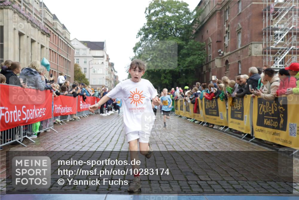 13.09.2026 - Kiel Lauf Yannick Fuchs http://msf.ph/oto/10283174 13.09.2026 08:57:18 Ziel 3382, 5809, 8341, 9542, 10321, 10892, 12512, 81, 482, 653, 1222, 2384, 2478, 2479, 2543, 3034, 3161, 3303, 3305, 3665, 3740, 4136, 4558, 4680, 4901, 4908, 4925, 5003, 5223, 5333, 5340, 5597, 5719, 6361, 6807, 6903, 7559, 7752, 7927, 8094, 8270, 8341, 8424, 9156, 9292, 9307, 9562, 9564, 9826, 9940, 10042, 10213, 10603, 11423, 11495, 11558, 11627, 11986, 12062, 12215, 12455, 160, 406, 1051, 1546, 1769, 5006, 5984, 6459, 7715, 9062, 1285, 3520, 4188 meine-sportfotos.de