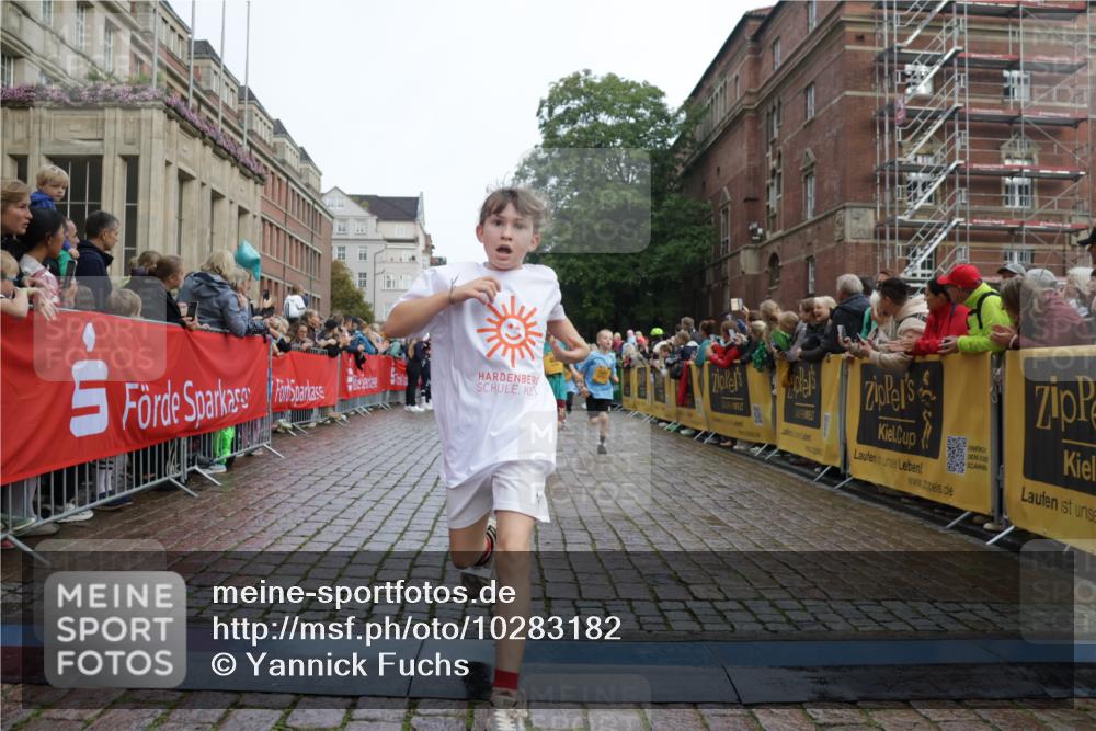 13.09.2026 - Kiel Lauf Yannick Fuchs http://msf.ph/oto/10283182 13.09.2026 08:57:19 Ziel 2129, 3382, 5809, 9542, 10321, 10892, 12512, 81, 482, 653, 1222, 2384, 2479, 2543, 3034, 3161, 3303, 3305, 3665, 3740, 4136, 4558, 4680, 4901, 4908, 4925, 5003, 5223, 5333, 5340, 5719, 5809, 6361, 6807, 6903, 7559, 7752, 7927, 8094, 8270, 8341, 8424, 9156, 9292, 9307, 9542, 9564, 9826, 9940, 10042, 10213, 10603, 11423, 11495, 11558, 11627, 11986, 12062, 12215, 12455, 160, 406, 1051, 1546, 1769, 2439, 4382, 5006, 5984, 6459, 7547, 7715, 9062, 1285, 3520, 4188 meine-sportfotos.de