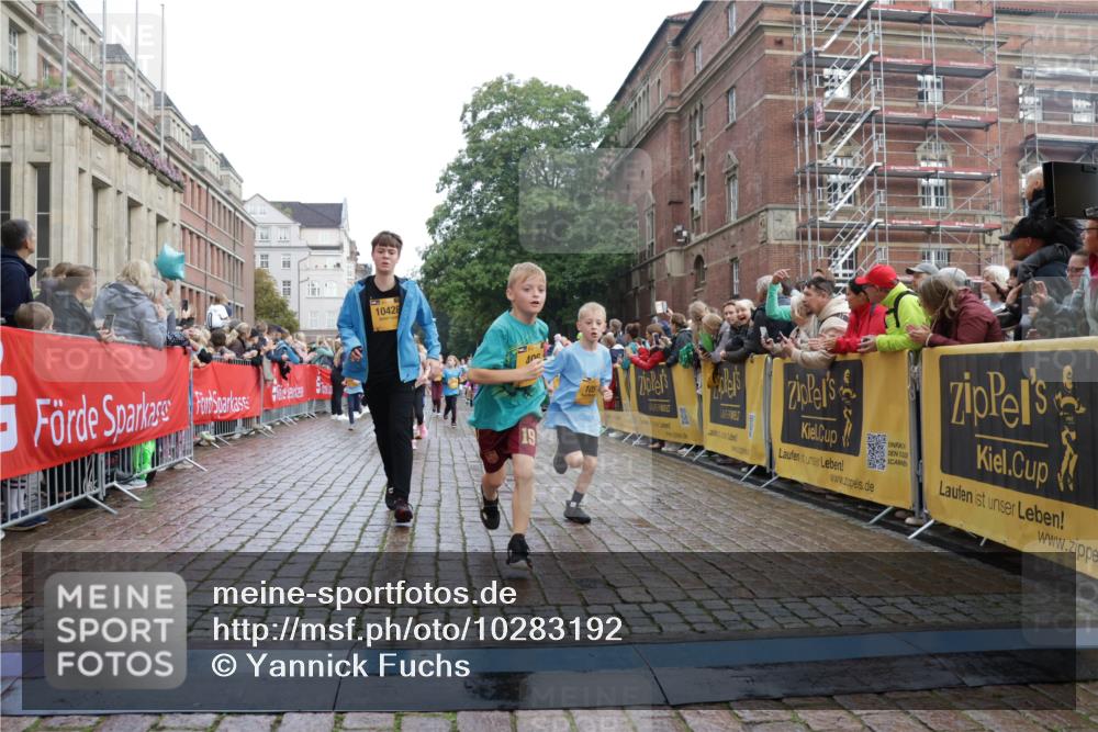 13.09.2026 - Kiel Lauf Yannick Fuchs http://msf.ph/oto/10283192 13.09.2026 08:57:20 Ziel 700, 2128, 2129, 3382, 10321, 10892, 12512, 81, 482, 653, 1222, 2384, 2479, 2543, 3034, 3161, 3305, 3665, 4558, 4680, 4901, 4908, 4925, 5003, 5223, 5333, 5340, 5719, 5809, 6361, 6807, 6903, 7559, 7752, 7927, 8094, 8341, 8424, 9156, 9292, 9307, 9542, 9564, 9826, 9940, 10042, 10603, 11423, 11495, 11558, 11986, 12062, 12215, 12455, 160, 406, 689, 1051, 1546, 1714, 1769, 2439, 4382, 4383, 5006, 5762, 5765, 5984, 6459, 7547, 7715, 9062, 1285, 3520, 4188 meine-sportfotos.de