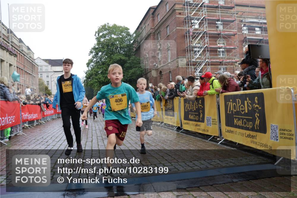 13.09.2026 - Kiel Lauf Yannick Fuchs http://msf.ph/oto/10283199 13.09.2026 08:57:20 Ziel 700, 2128, 2129, 3382, 10321, 10892, 12512, 81, 482, 653, 1222, 2384, 2479, 2543, 3034, 3161, 3305, 3665, 4558, 4680, 4901, 4908, 4925, 5003, 5223, 5333, 5340, 5719, 5809, 6361, 6807, 6903, 7559, 7752, 7927, 8094, 8341, 8424, 9156, 9292, 9307, 9542, 9564, 9826, 9940, 10042, 10603, 11423, 11495, 11558, 11986, 12062, 12215, 12455, 160, 406, 689, 1051, 1546, 1714, 1769, 2439, 4382, 4383, 5006, 5762, 5765, 5984, 6459, 7547, 7715, 9062, 1285, 3520, 4188 meine-sportfotos.de