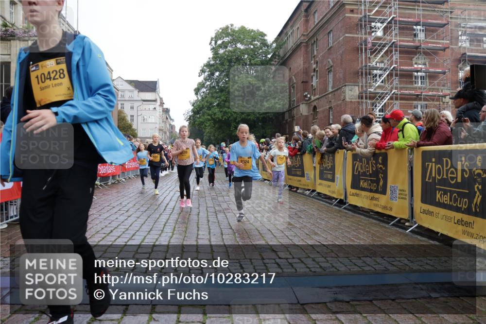 13.09.2026 - Kiel Lauf Yannick Fuchs http://msf.ph/oto/10283217 13.09.2026 08:57:21 Ziel 700, 2128, 2129, 3382, 7478, 10321, 10892, 12512, 81, 482, 653, 1222, 2384, 2479, 2543, 3034, 3161, 3305, 3665, 4558, 4680, 4901, 4908, 4925, 5003, 5223, 5333, 5340, 5719, 5809, 6361, 6807, 6903, 7559, 7752, 7927, 8094, 8341, 8424, 9156, 9292, 9307, 9542, 9564, 9826, 9940, 10042, 10603, 11423, 11495, 11558, 11986, 12062, 12215, 12455, 12512, 160, 406, 689, 1051, 1546, 1714, 1769, 2439, 4382, 4383, 5006, 5244, 5762, 5765, 5984, 6459, 7547, 7608, 7715, 9062, 1285 meine-sportfotos.de