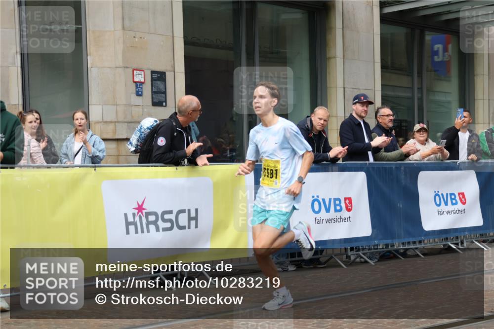 13.09.2026 - 21. swb-Marathon Bremen Strokosch-Dieckow http://msf.ph/oto/10283219 13.09.2026 10:32:53 Ziel 13550, 13581, 13599, 13622 meine-sportfotos.de