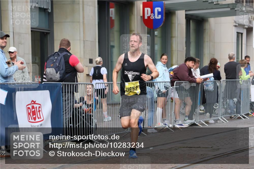 13.09.2026 - 21. swb-Marathon Bremen Strokosch-Dieckow http://msf.ph/oto/10283234 13.09.2026 10:33:24 Ziel 10366, 10475, 10797, 11059, 11481, 12459, 13530, 13541, 11652 meine-sportfotos.de