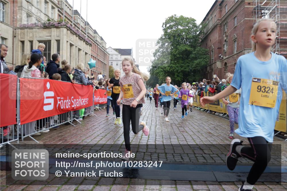 13.09.2026 - Kiel Lauf Yannick Fuchs http://msf.ph/oto/10283247 13.09.2026 08:57:22 Ziel 700, 2128, 2129, 3382, 4834, 7478, 10321, 10892, 81, 482, 653, 1222, 2384, 2479, 2543, 3034, 3161, 3305, 3665, 4558, 4680, 4901, 4908, 4925, 5003, 5223, 5333, 5340, 5719, 5809, 6361, 6807, 6903, 7559, 7752, 7927, 8094, 8341, 8424, 9156, 9307, 9542, 9564, 9826, 9940, 10042, 10321, 10603, 11423, 11495, 11558, 11986, 12062, 12215, 12455, 12512, 160, 406, 689, 1051, 1546, 1714, 1769, 2439, 3359, 4321, 4382, 4383, 5006, 5219, 5244, 5762, 5765, 5984, 6459, 7547, 7608, 7715, 9062 meine-sportfotos.de