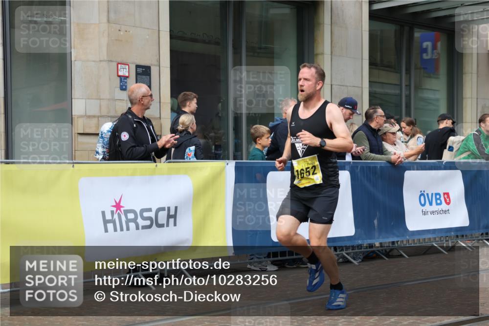 13.09.2026 - 21. swb-Marathon Bremen Strokosch-Dieckow http://msf.ph/oto/10283256 13.09.2026 10:33:26 Ziel 10366, 10475, 10797, 11059, 11481, 12459, 13530, 13541, 11652 meine-sportfotos.de