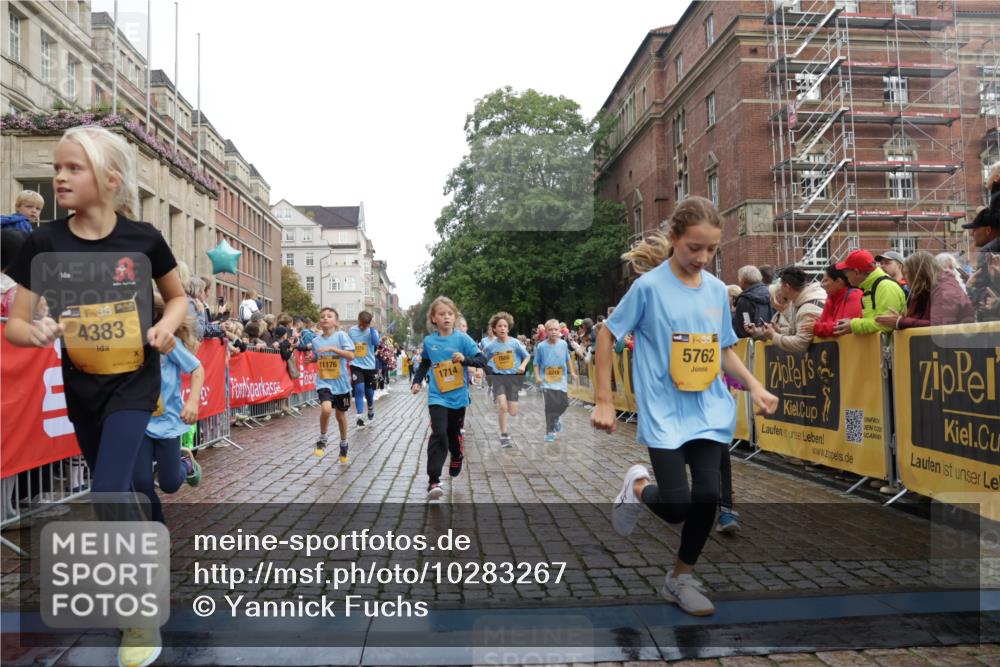 13.09.2026 - Kiel Lauf Yannick Fuchs http://msf.ph/oto/10283267 13.09.2026 08:57:24 Ziel 700, 1769, 2128, 2129, 3382, 4834, 7478, 10892, 81, 482, 653, 1222, 2384, 2479, 2543, 3034, 3161, 3305, 3665, 4558, 4680, 4901, 4908, 5003, 5223, 5333, 5340, 5719, 5809, 6361, 6807, 7559, 7752, 7927, 8094, 8341, 8424, 9156, 9307, 9542, 9564, 9826, 9940, 10042, 10321, 10603, 11423, 11495, 11558, 11986, 12062, 12215, 12455, 12512, 160, 406, 689, 1051, 1546, 1714, 2439, 3359, 3375, 4182, 4321, 4382, 4383, 5006, 5219, 5244, 5762, 5765, 5984, 6459, 7547, 7608, 7609, 7715, 9062 meine-sportfotos.de