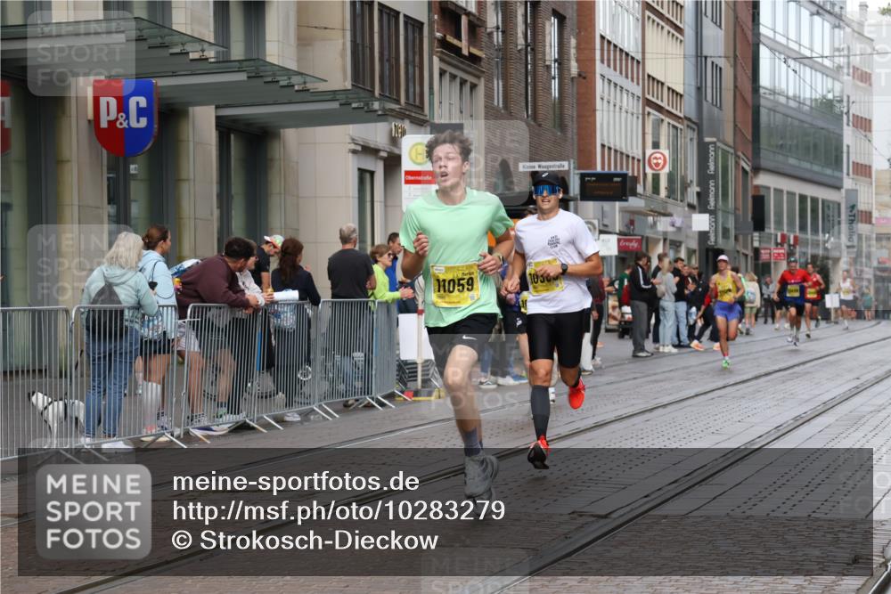 13.09.2026 - 21. swb-Marathon Bremen Strokosch-Dieckow http://msf.ph/oto/10283279 13.09.2026 10:33:31 Ziel 10475, 10797, 11481, 12459, 13530, 13541, 10366, 11059, 11481, 11652 meine-sportfotos.de