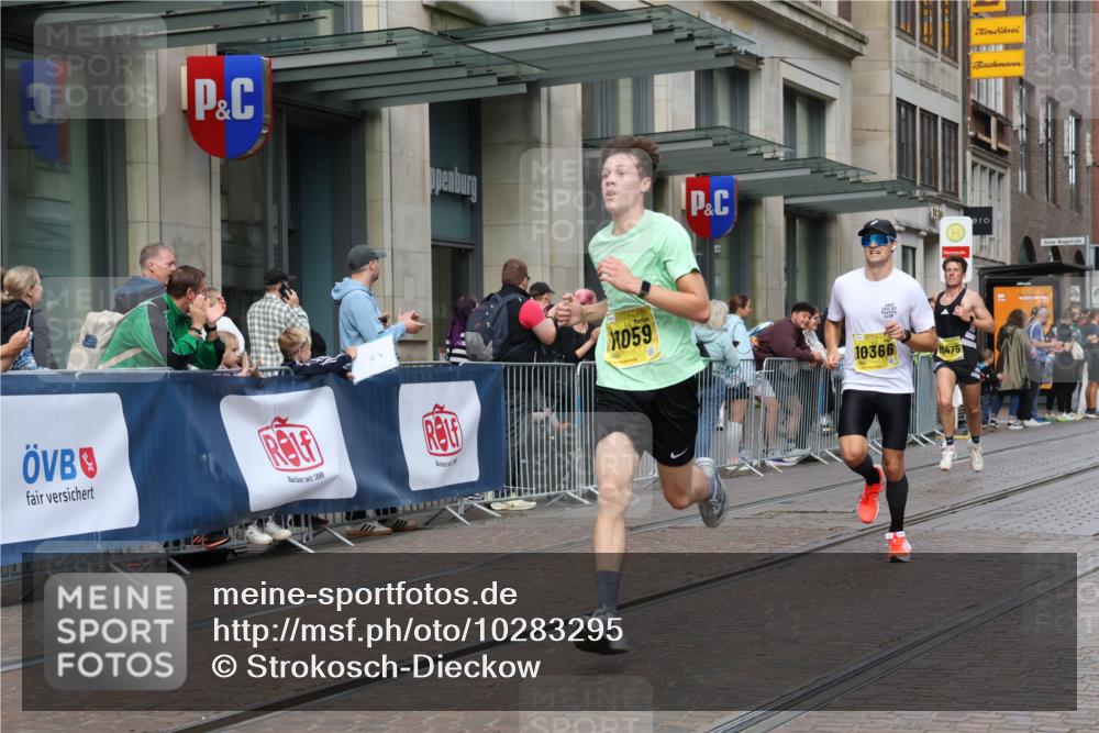 13.09.2026 - 21. swb-Marathon Bremen Strokosch-Dieckow http://msf.ph/oto/10283295 13.09.2026 10:33:32 Ziel 10475, 10797, 12459, 13530, 13541, 10366, 10475, 11059, 11481, 11652 meine-sportfotos.de