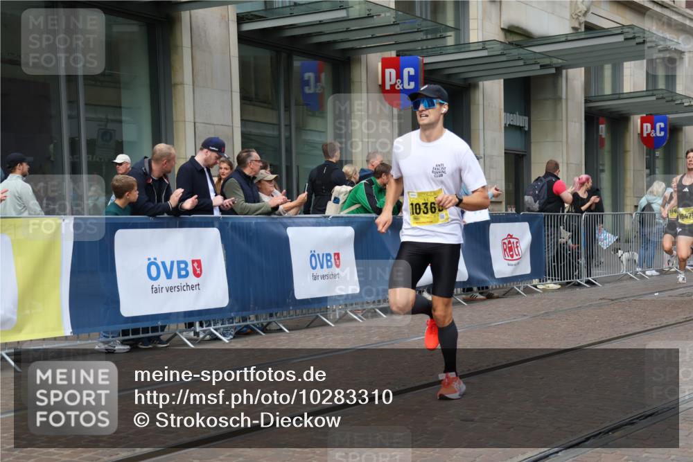 13.09.2026 - 21. swb-Marathon Bremen Strokosch-Dieckow http://msf.ph/oto/10283310 13.09.2026 10:33:33 Ziel 10797, 12459, 13530, 13541, 10366, 10475, 11059, 11481, 11652 meine-sportfotos.de